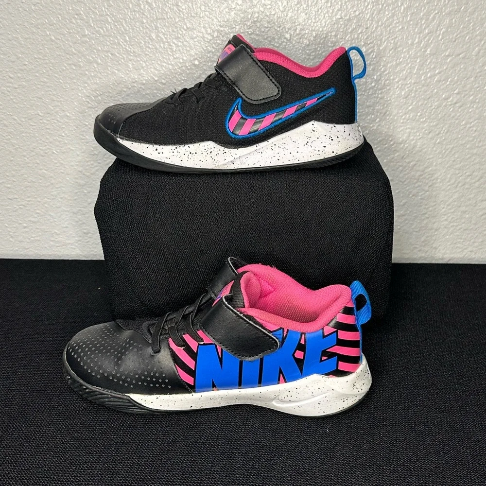 Nike Team Hustle‎ Quick 2 youth sneakers